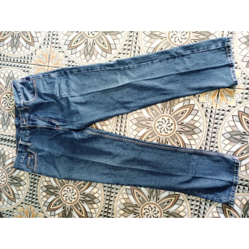 PL CELANA JEANS PRIA SIZE 37