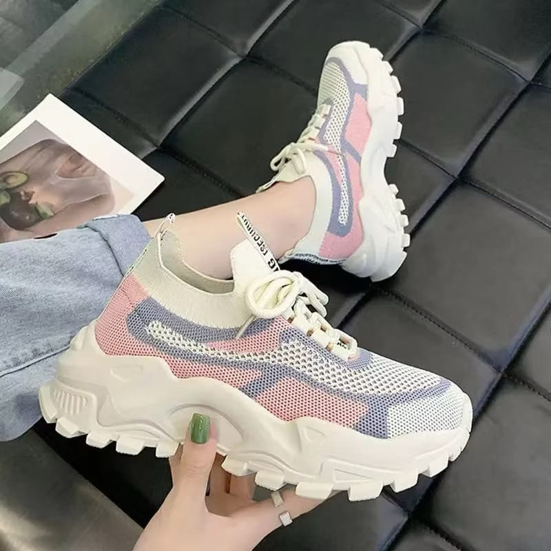 Sepatu Sport Wanita Kekinian / Sepatu Sport Wanita