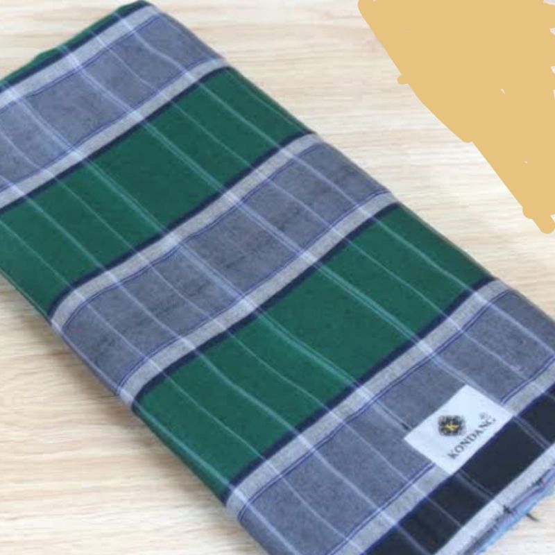 Sarung motif kotak-kotak