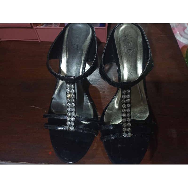 (PRELOVED) SANDAL / SELOP PESTA WANITA FLADEO