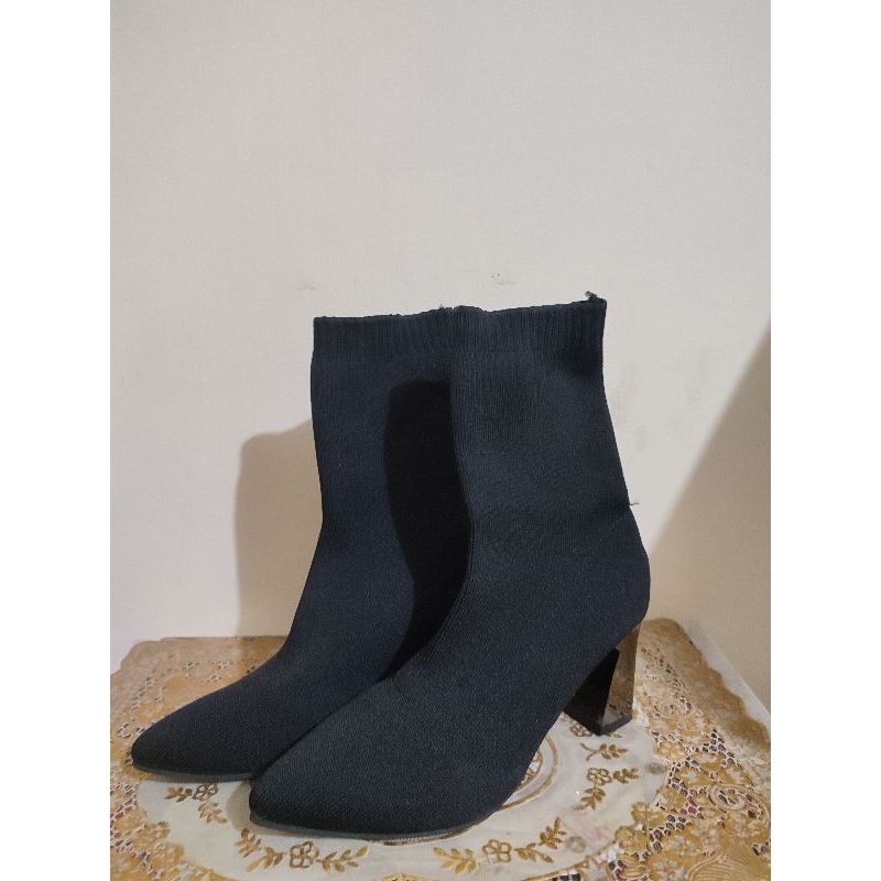 (Preloved) Sepatu booth wanita Hitam