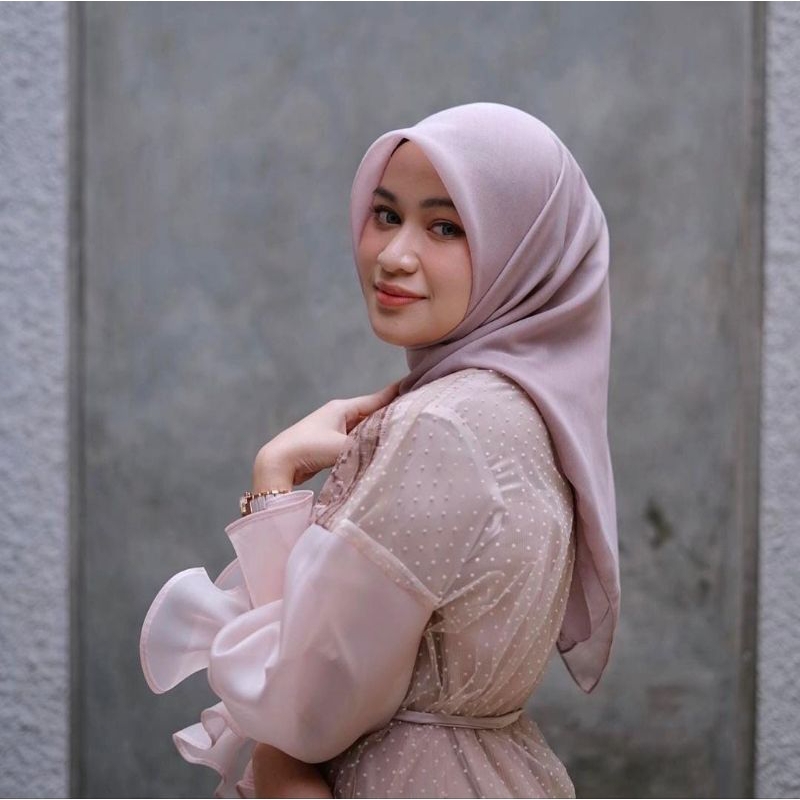 HIJAB UMAMA MELIA SCARVES // HIJAB SEGIEMPAT // HIJAB DEWASA // HIJAB GROSIER MURAH KEKINIAN