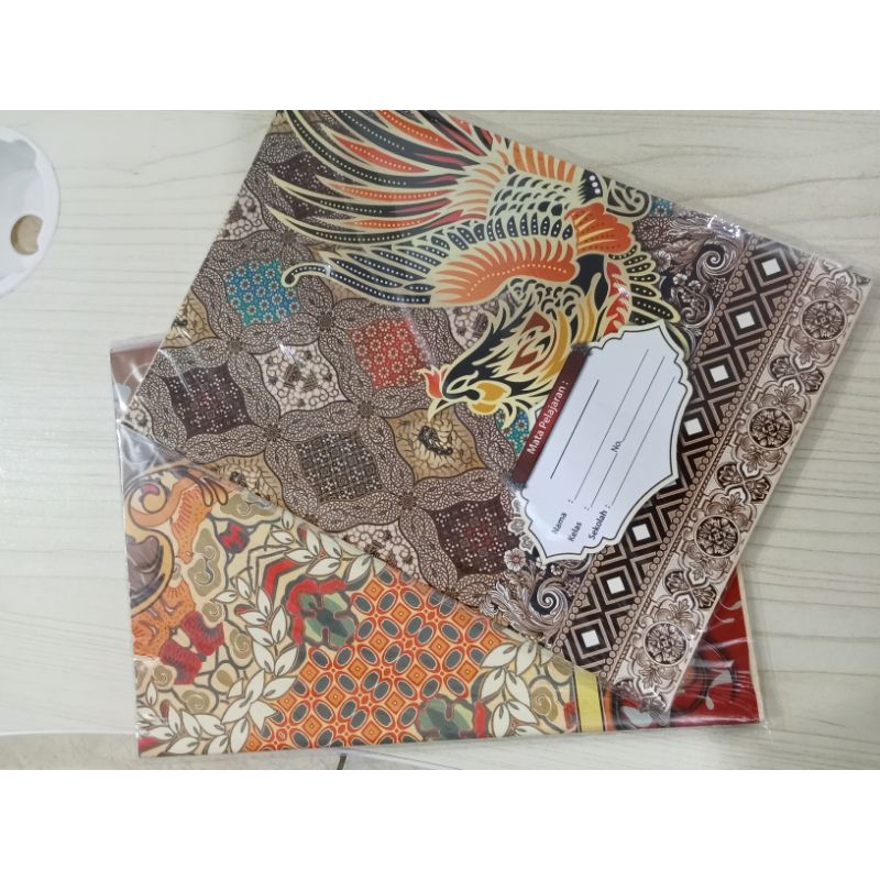 

SAMPUL BUKU TULIS KWARTO BATIK