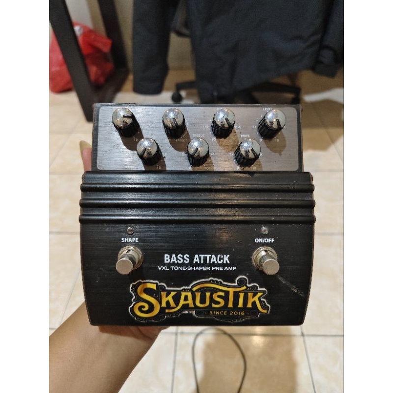 pedal efek bass hartke