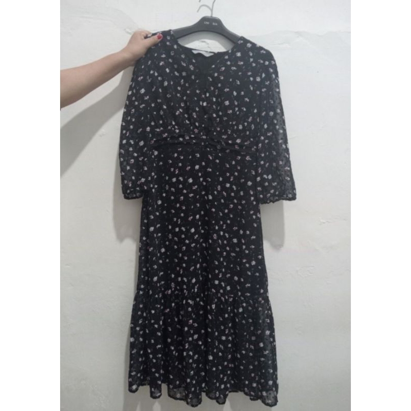 dress vintage bunga hitam