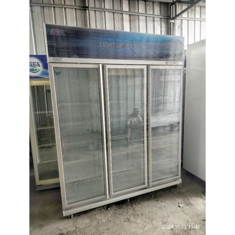 SHOWCASE 3 PINTU GEA 1500 LITER