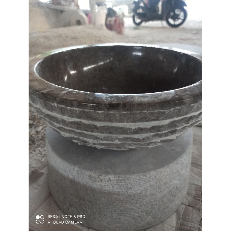 wastafel batu hitam alami