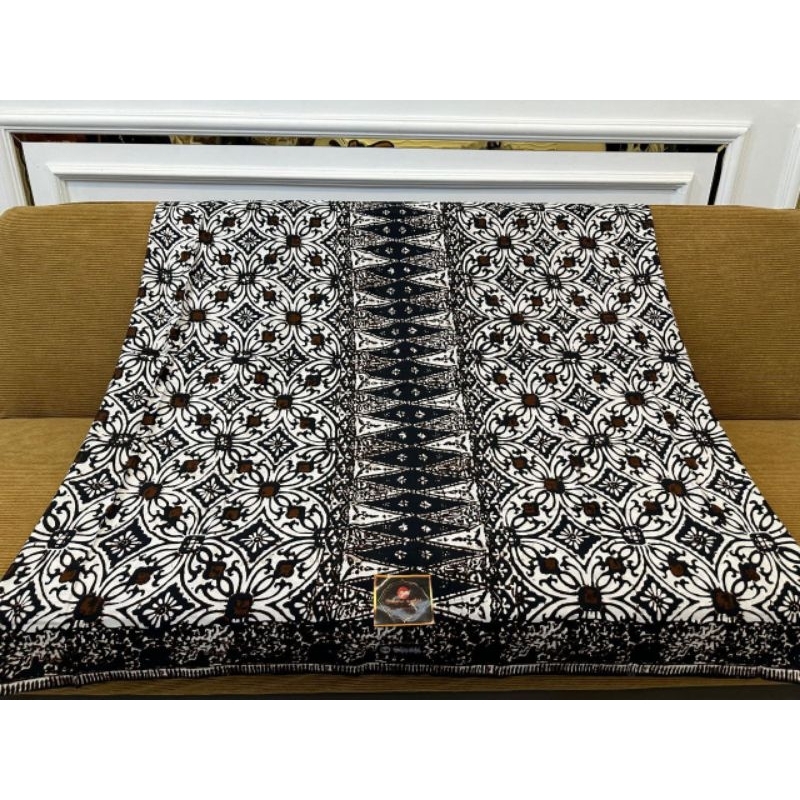 baju koko bahan toyodo fodo dan sarung batik gus iqdam banyak lagi lain ya ..bisa di buat seragam at