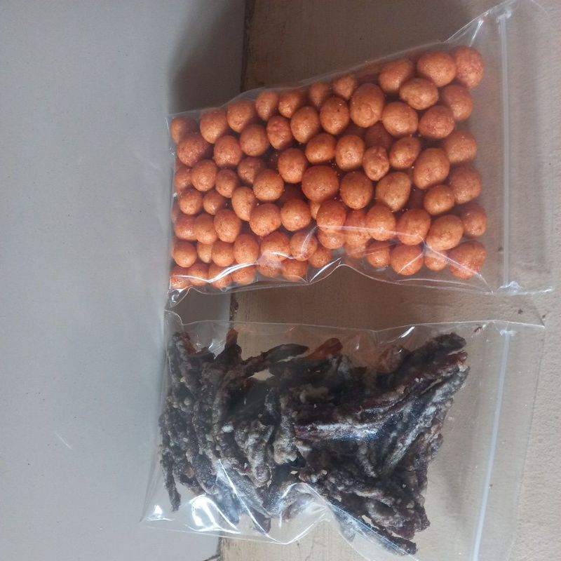 

sale pisang dan kacang atom.pedas
