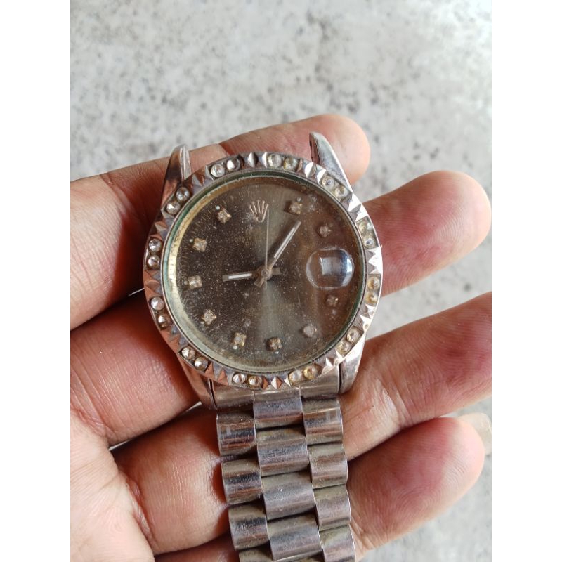 Bahan jam automatic perlu servis