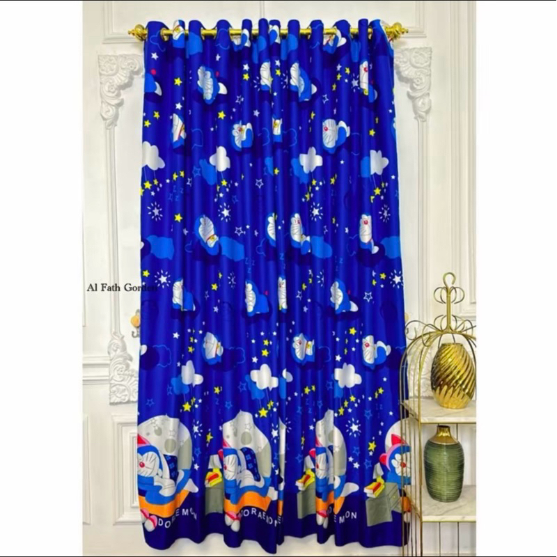 AL FATH GORDEN 12 SMOKRING MOTIF DORAEMON LEBAR 135 / PANJANG 220CM JENDELA KATUN