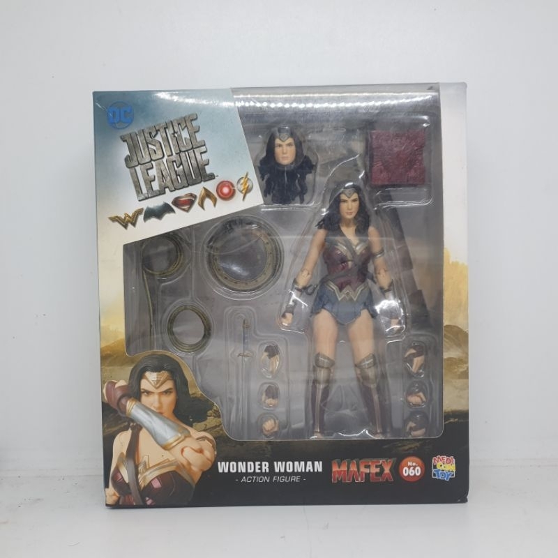 Mafex DC Wonder Woman Diana Prince Gal Gadot Justice League