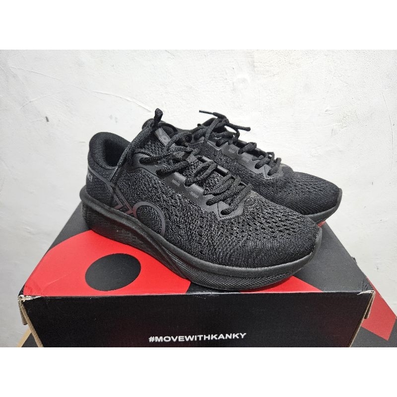 Sepatu Kanky x Tirta Story Kaze Black Ukuran 43