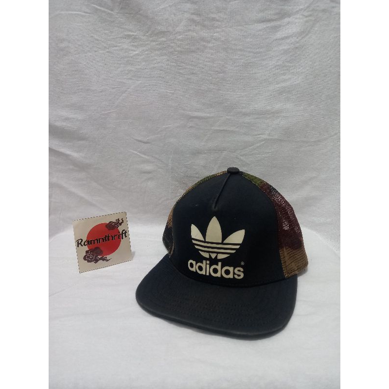 topi adidas trefoil