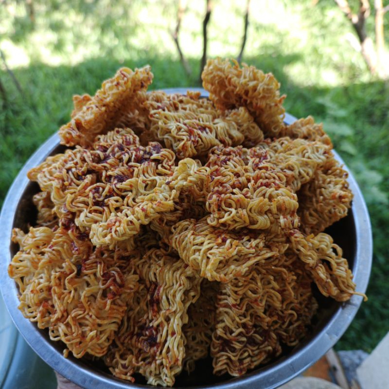 

cemilan Mie Kering Pedas chillie oil