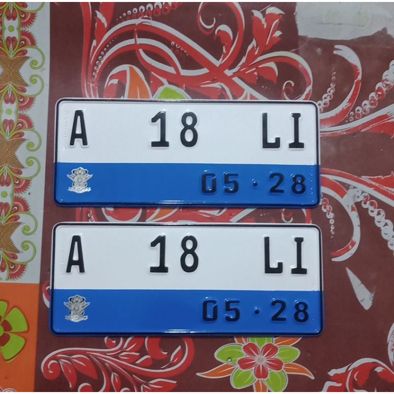 sepasang plat motor listrik