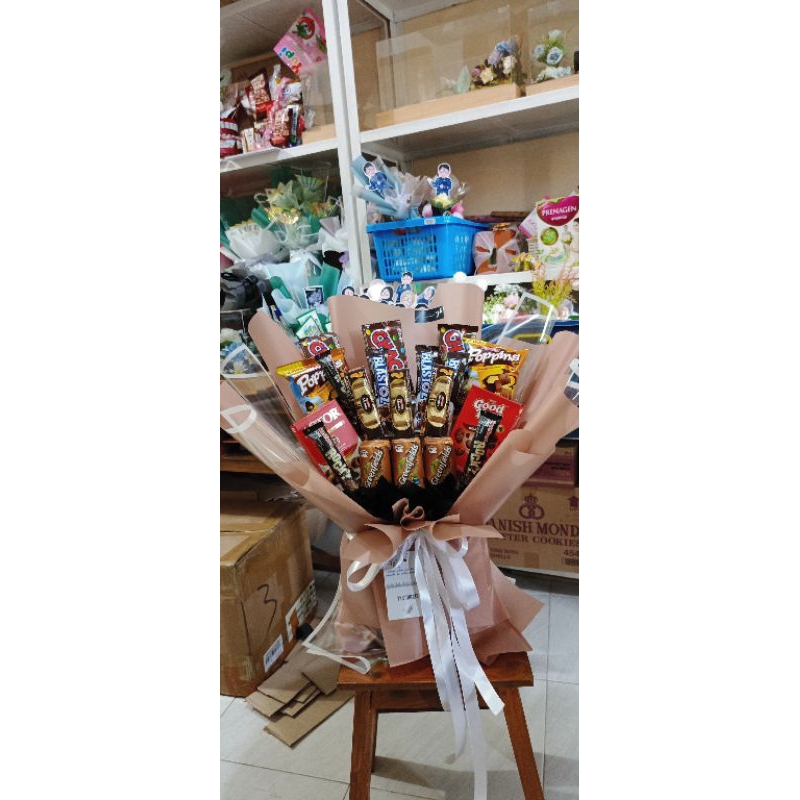 

Buket Snack Isian Premium/Buket Hadiah/Buket Makanan/Buket Kado Wisuda