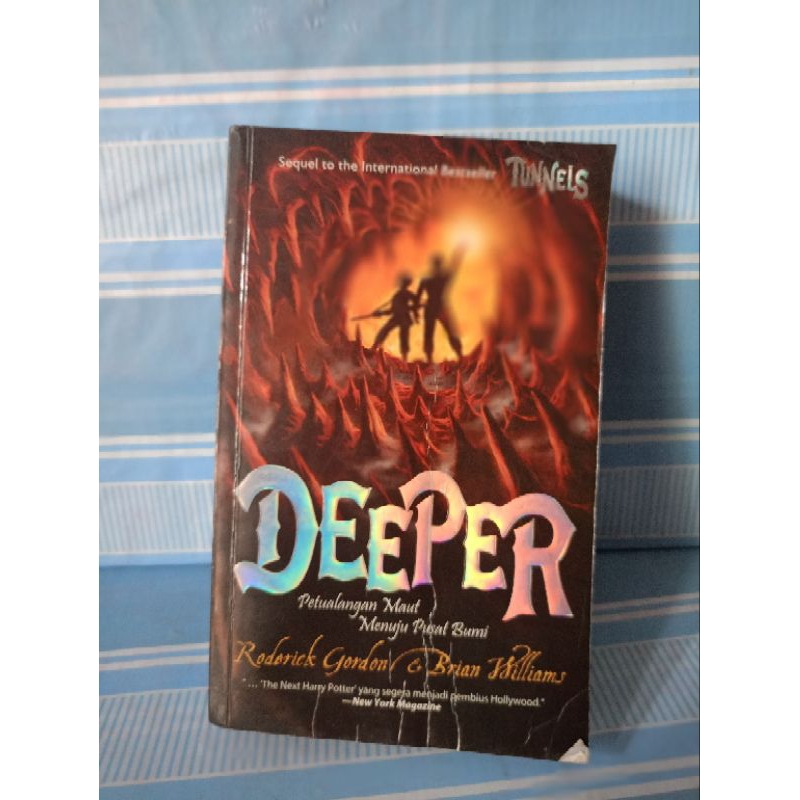 DEEPER PETUALANGAN MAUT MENUJU PUSAT BUMI by Roderick gordon