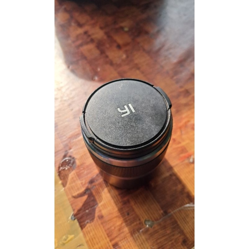 Lensa MFT Xiaoyi 42.5mm F1.8