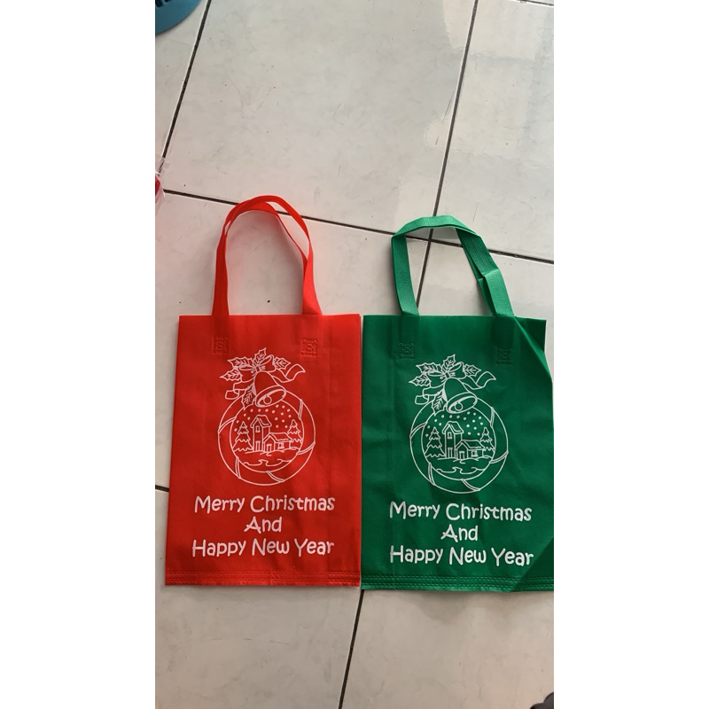 

Goodie Bag Natal 25x35x6 - Tas Spundbond Natal - Tas Kain Natal