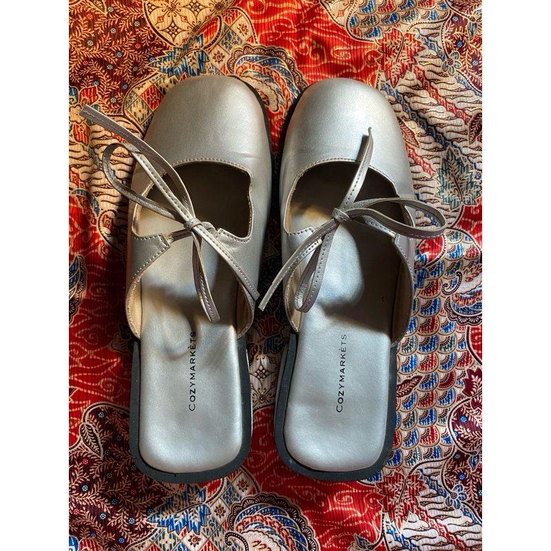 CozyMarkets Comfy Shoes Heels Silver Preloved