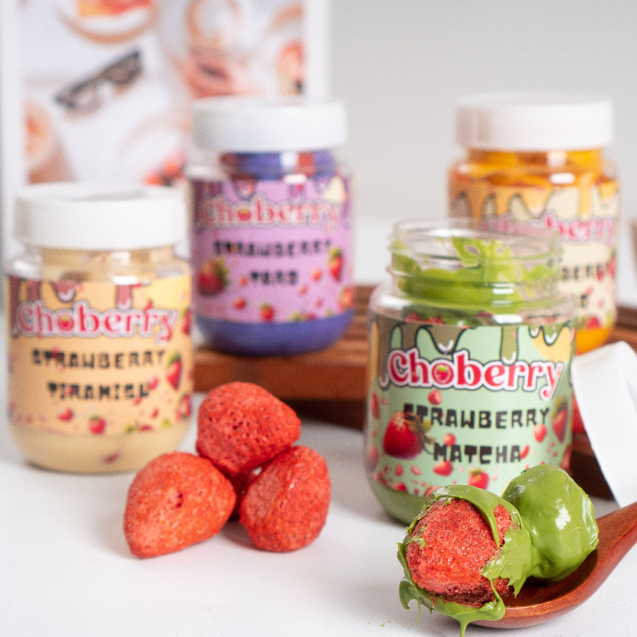 

Choberry Cemilan Sehat Coklat Strawberry Renyah Lumer di Mulut