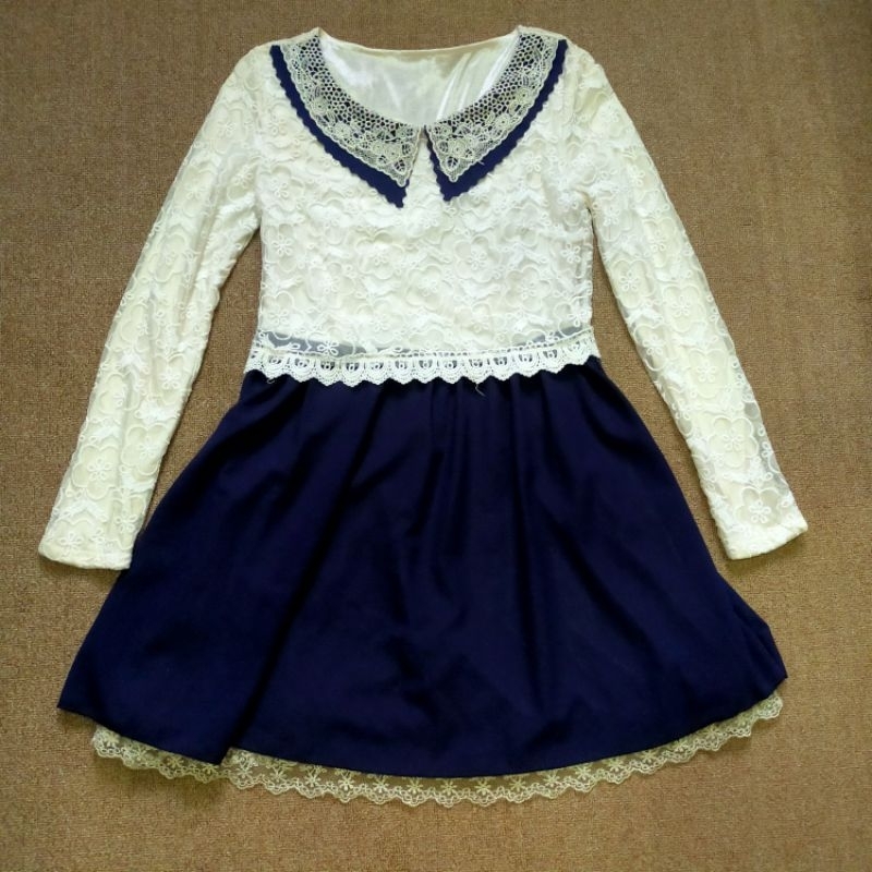 (PRELOVED) Mini Dress Model Korea Lengan Panjang Dengan Brokat