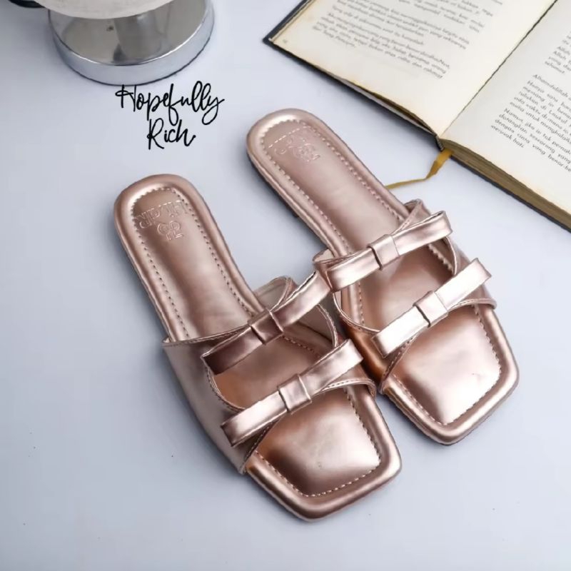 Sepatu Sandal Selop Wanita Casual Slide Elegan Terbaru Sendal Ujung Terbuka 2024