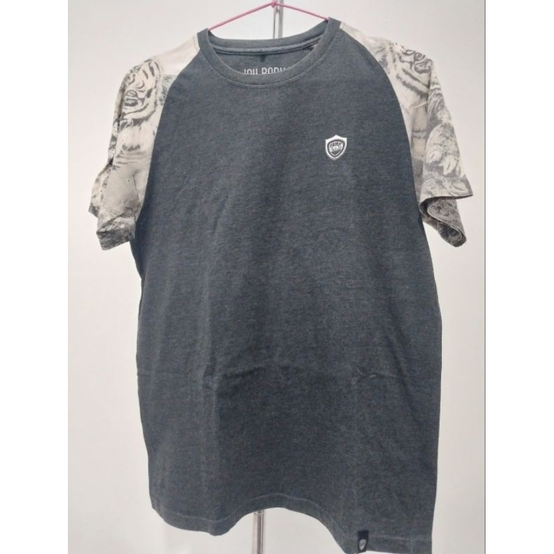 Preloved baju kaos Merk Jail Body Inside