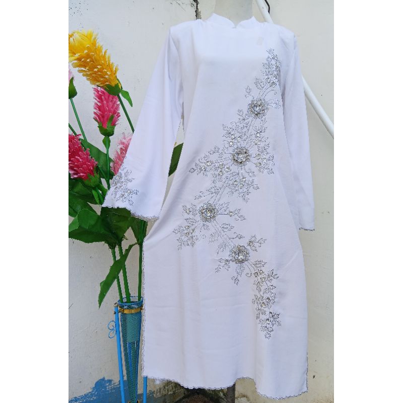 Tunik Putih Bordir