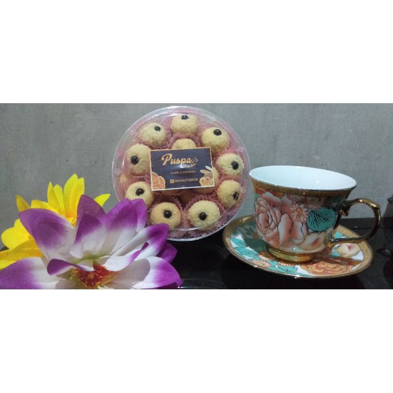 

Aneka macam kue kering Nastar,Castangel,lidah kucing,coklat yupi/500 g.kwalitas Premium.