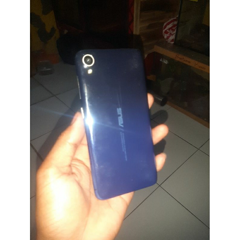 asus zenfone live L1 minus Pola