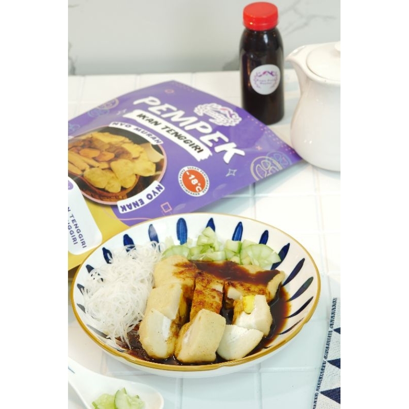 

KEME FOOD HUNTER Pempek Kapal selam Jumbo Ikan tenggiri khas Palembang isi 2pcs + Cuko Frozen food non MSG