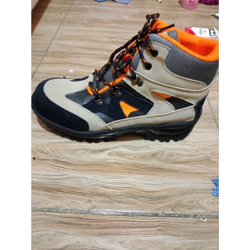 sepatu safety treking