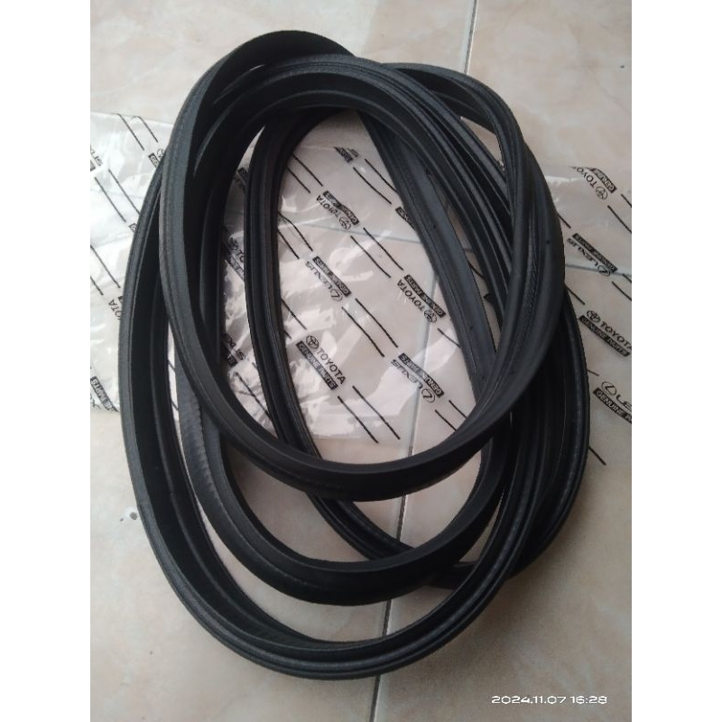 KARET FEREDAM KARET BAGASI PINTU BELAKANG MOBIL KIJANG LGX,LSX,KRISTA ORIGINAL