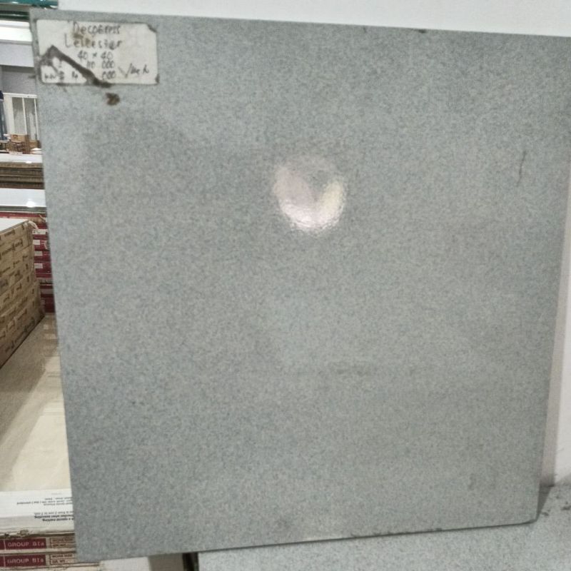 granit Lantai Decogress Leicester 40x40 kw1/dus/1m2 (kilap)