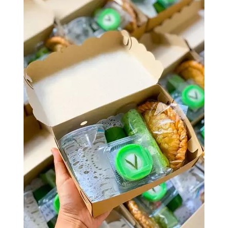 

Snack Box isi 3 Kue Termurah Halal Bisa Request Kue