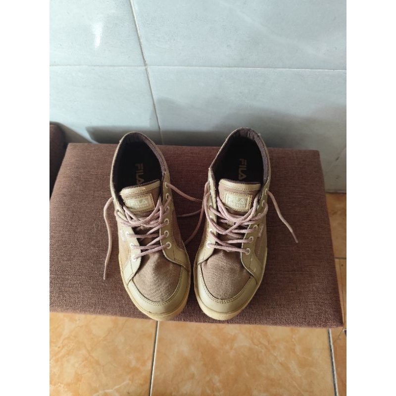 SEPATU FILA SIZE 43