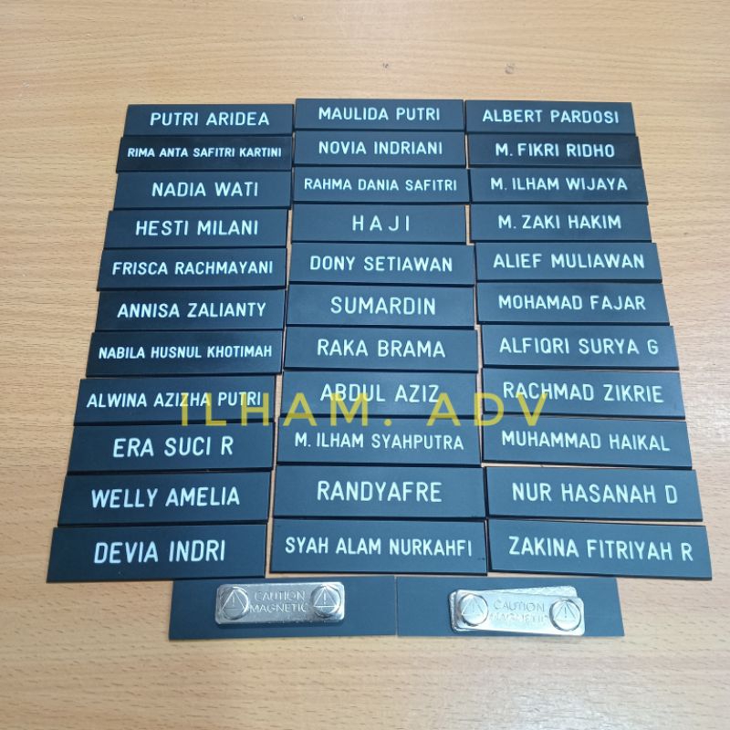 

papan nama dada grafir hitam doff full ~ magnet