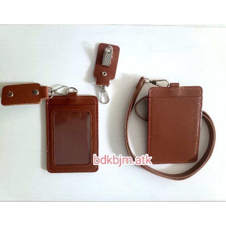 

Serbu Sekarang Tempat Id Card Holder PU Frame Kulit 2 Kartu bisa custom namalogo Casing PU Leather Card Holder Name Tag Kulit Potrait 2 Slot Makassar