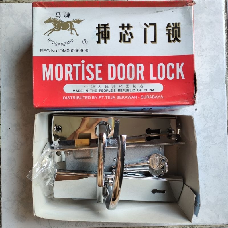 Slot Kunci Pintu Besar Kuda