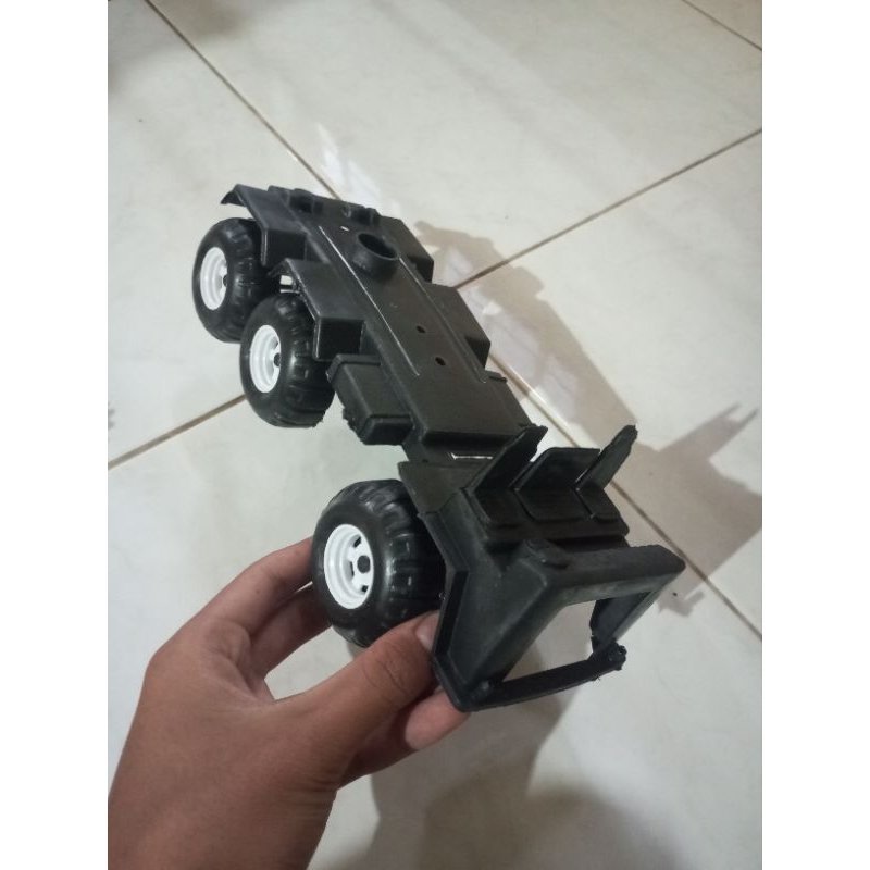sasis truk plastik dan 1set ban