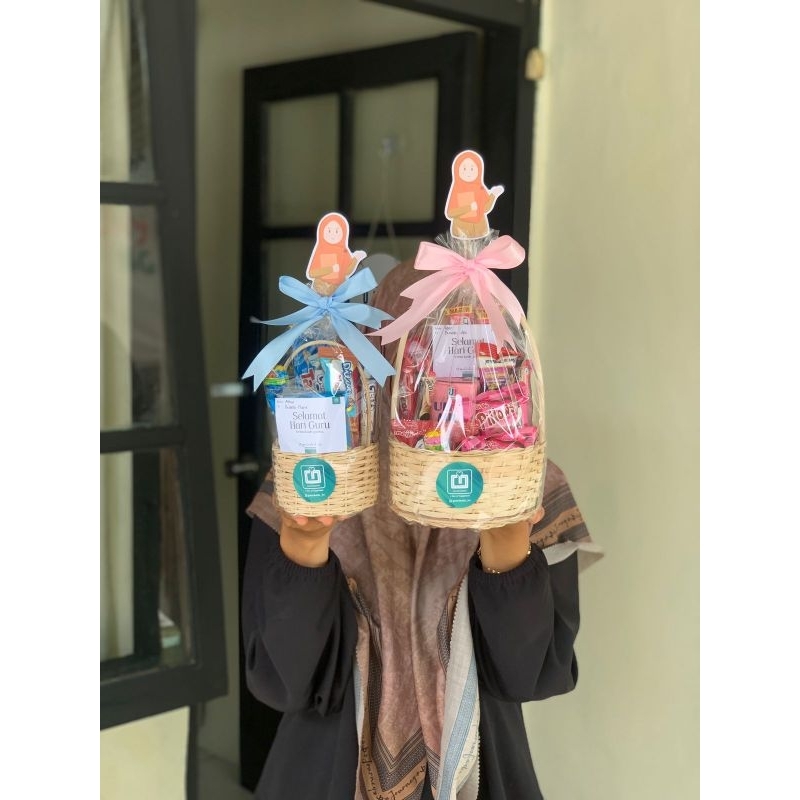 

Hampers Keranjang Hari Guru