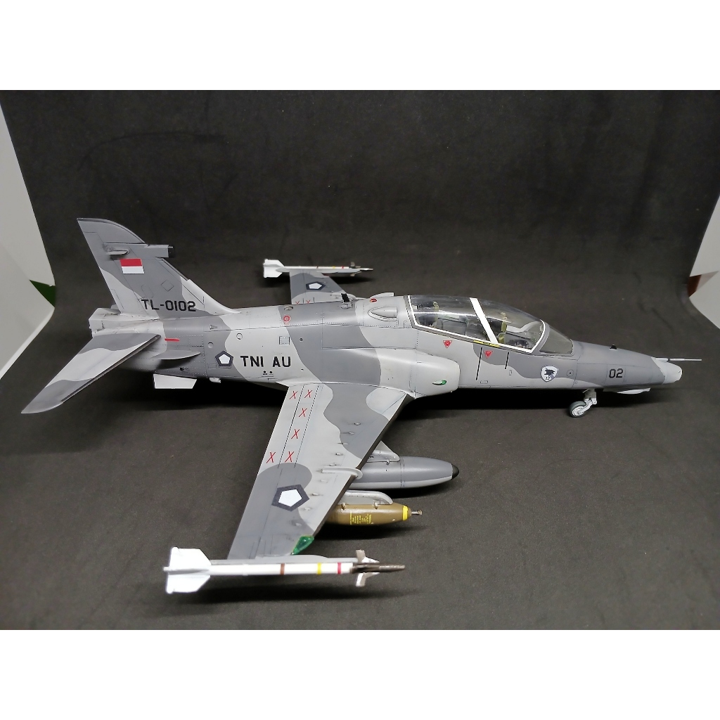 Model Miniatur Pesawat Jet Tempur BAE Hawk 109 100 TNI AU Indonesia Skala 48