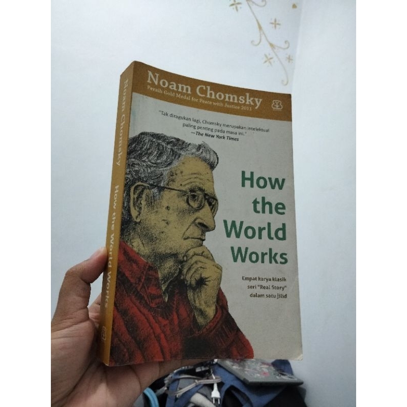 Buku How The World Works - Noam Chomsky Bahasa Indonesia