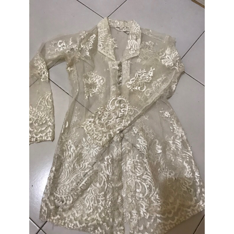 Kebaya putih Bali