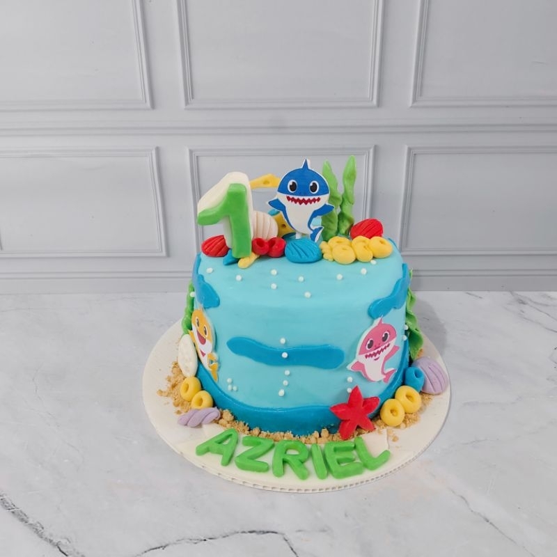 

cake baby shark 15cm full fondant