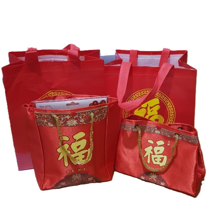 

Kantong Tas merah fuk bawa hadiah barang imlek bahan satin kilap