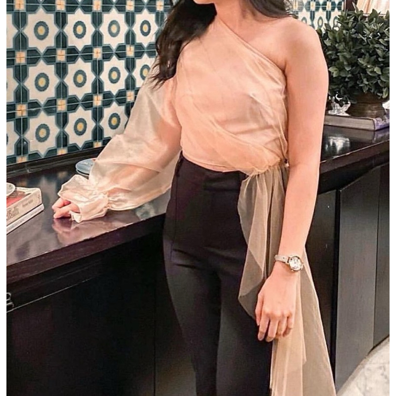 preloved top size s-m coma label