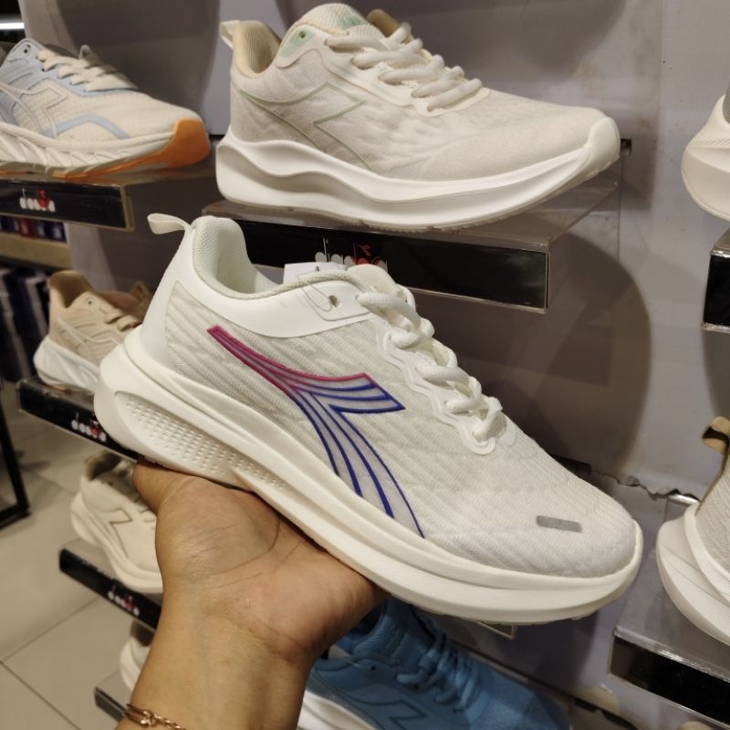 SALE‼️DIADORA MARKIST WHITE RUNNING WOMEN ORIGINAL STORE